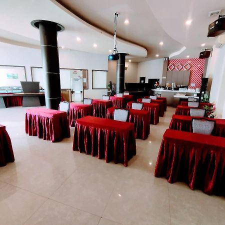 Os Hotel Tanjung Uncang Sagulung ภายนอก รูปภาพ