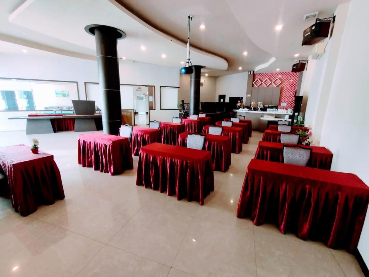 Os Hotel Tanjung Uncang Sagulung ภายนอก รูปภาพ