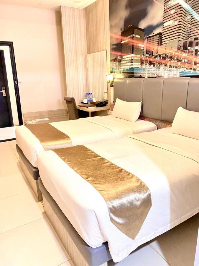 Os Hotel Tanjung Uncang Sagulung ภายนอก รูปภาพ