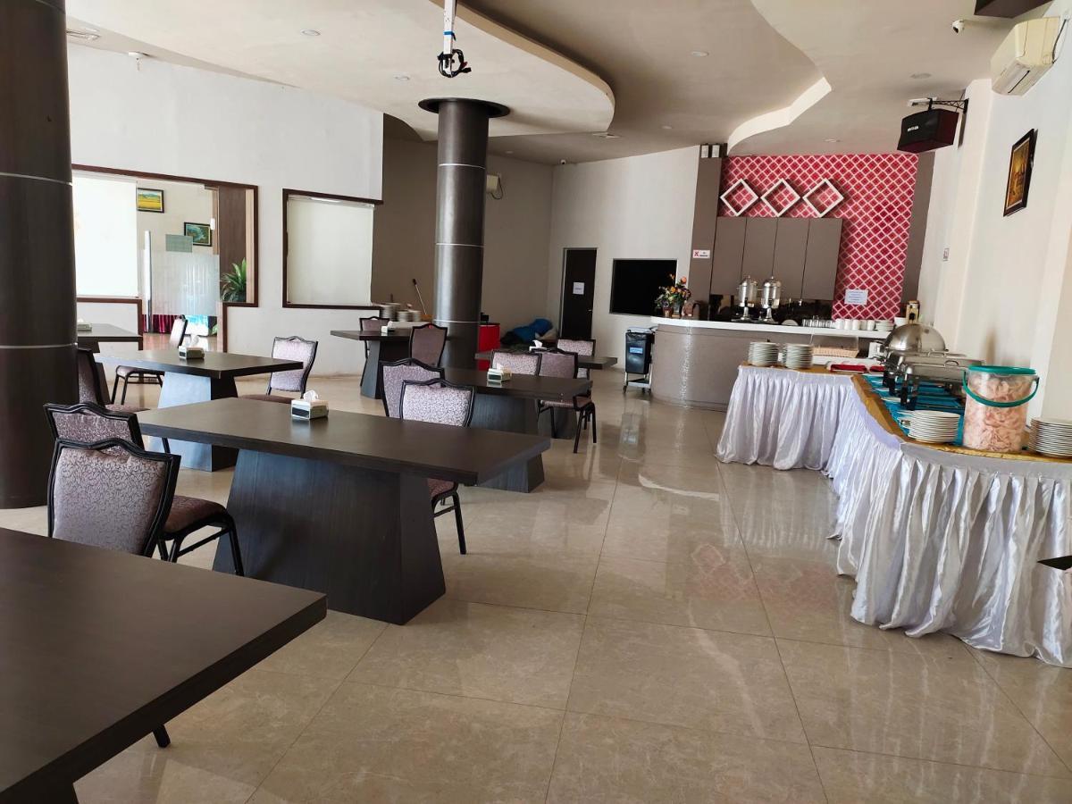 Os Hotel Tanjung Uncang Sagulung ภายนอก รูปภาพ