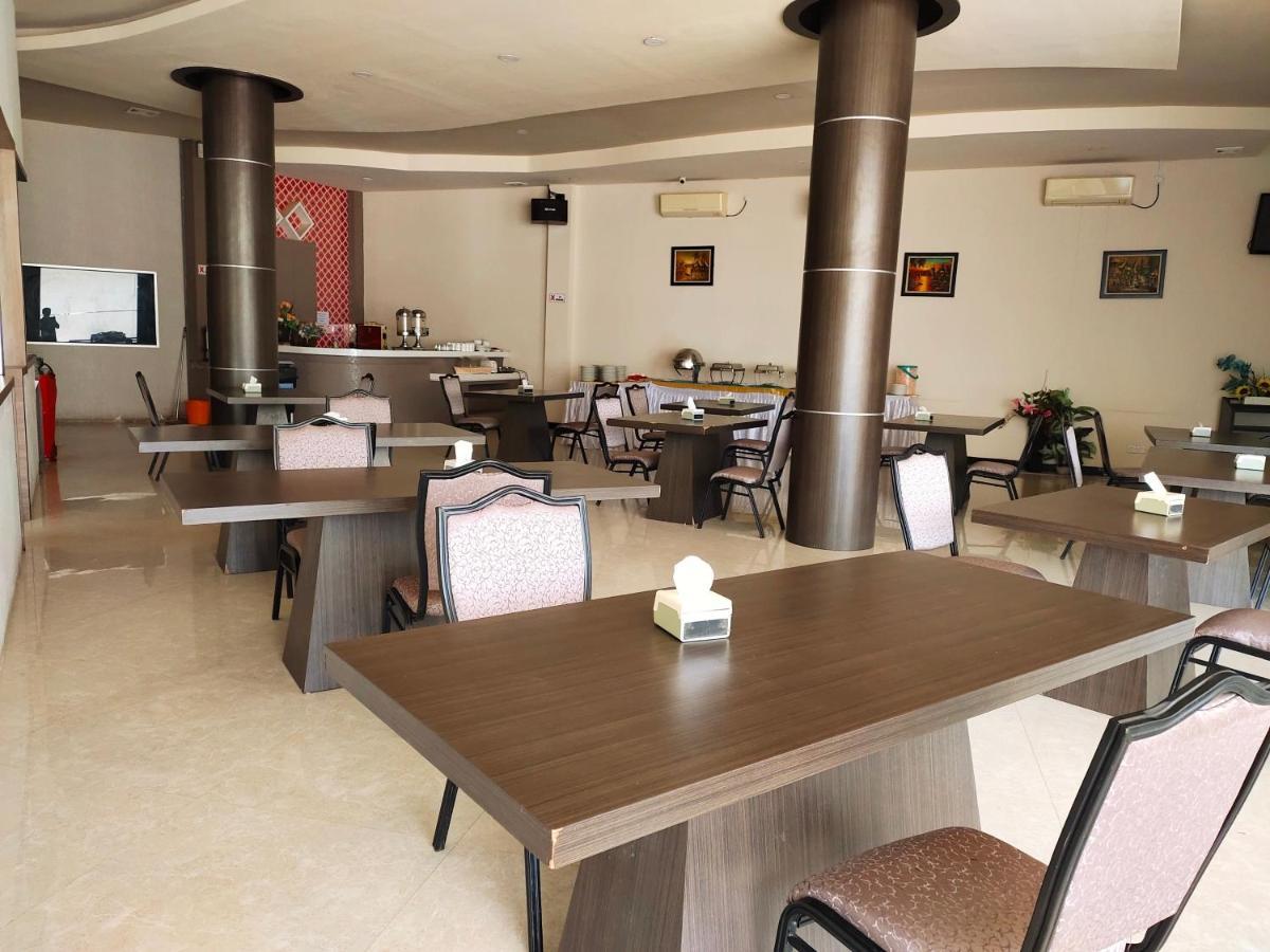 Os Hotel Tanjung Uncang Sagulung ภายนอก รูปภาพ