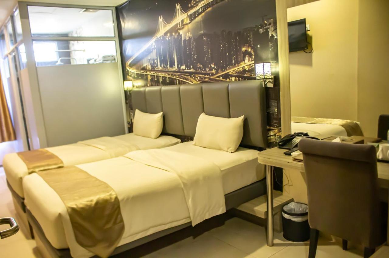 Os Hotel Tanjung Uncang Sagulung ภายนอก รูปภาพ